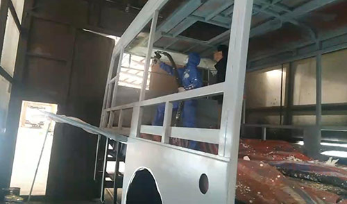 車輛內飾頂棚噴涂發泡保溫 小型聚氨酯噴涂機(圖1) 車輛內飾頂棚噴涂發泡保溫