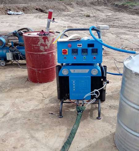 聚氨酯噴涂機什么牌子質量好(圖1) Q5200聚氨酯噴涂機牌子
